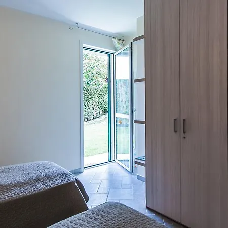 Como Lake View With A Private Garden Apartment *