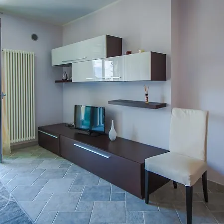 Como Lake View With A Private Garden Apartment