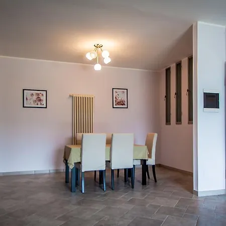 Como Lake View With A Private Garden Apartment *